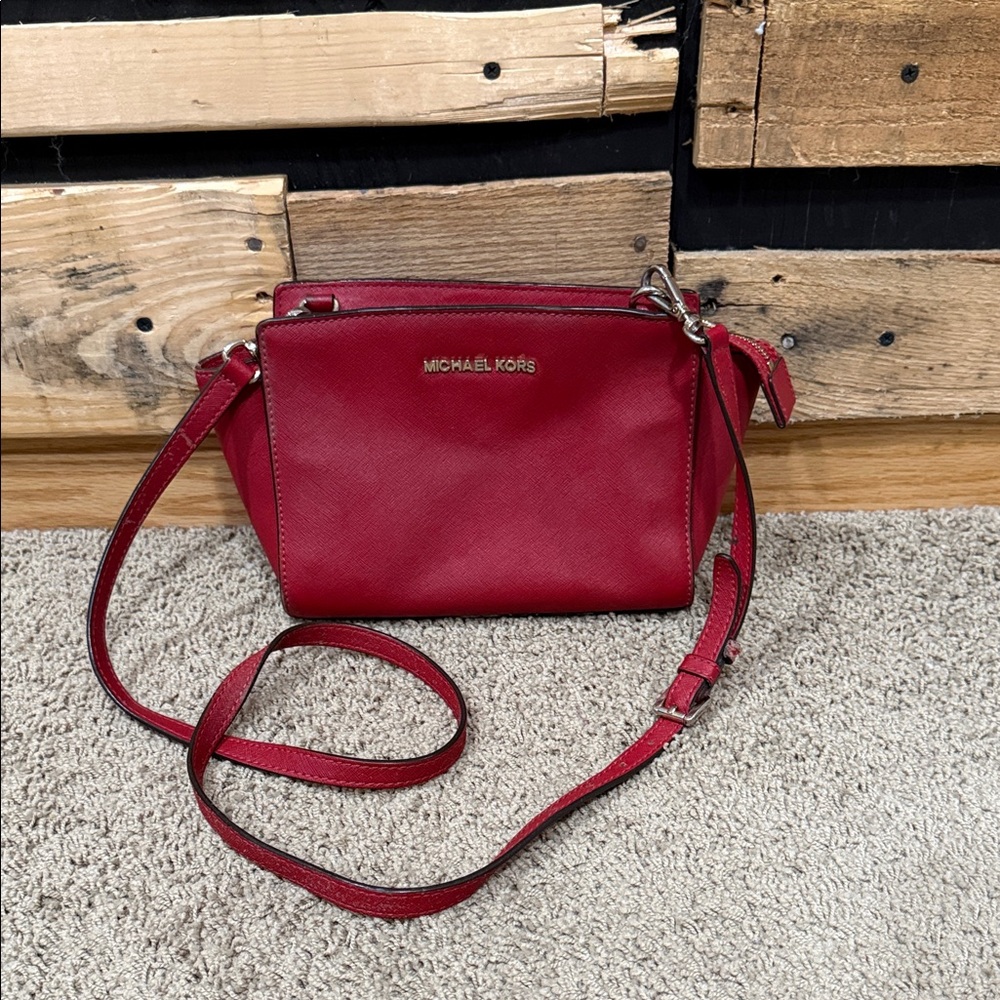 Michael Kors Selma Red Saffiano Leather
Red Crossbody bag